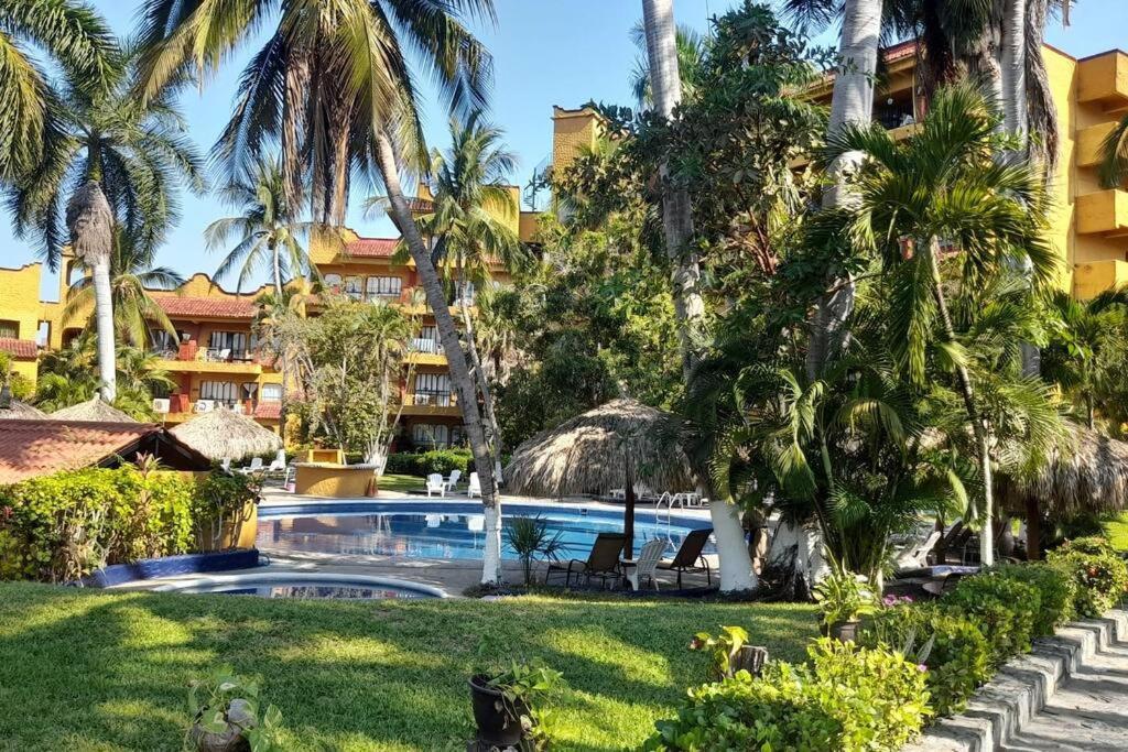 Sol Y Mar. Delfines Apartment Ixtapa  Bagian luar foto